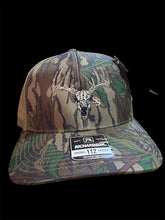 Load image into Gallery viewer, Deer skull hat
